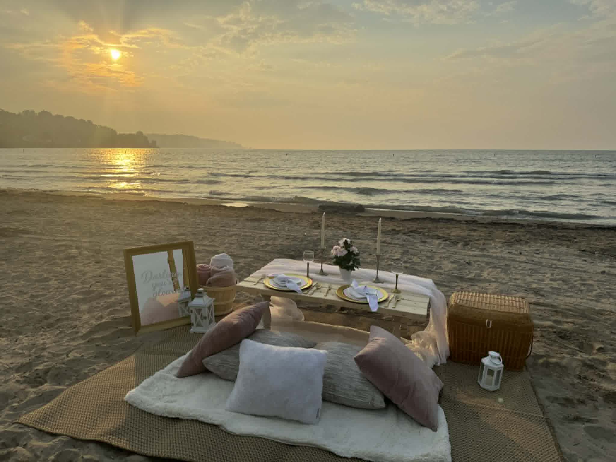 The Glow picnic setup with soft styling and intimate details